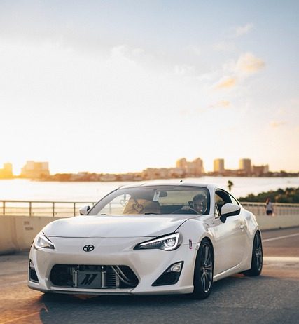 Toyota Prius – pionierul mașinilor hibride masina electrica