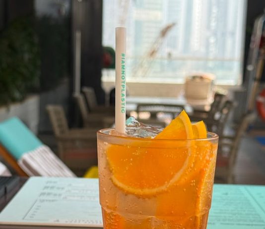 Cocktailul Sunrise Fizz
