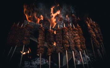 Temperaturi, timpi și greșelile care usucă carnea la grătar temperaturi interne carne